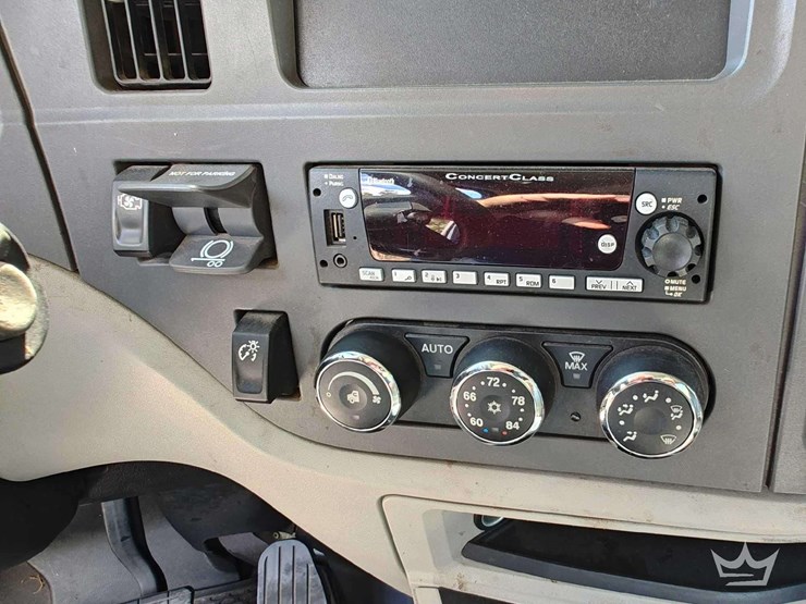 2023-peterbilt-567-t/a-wet-kit-day-cab-truck-tractor-image-24