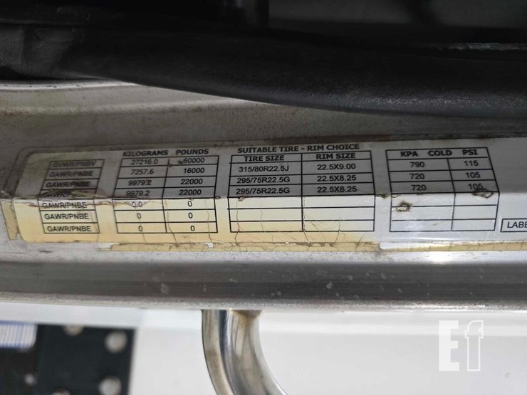 2013-peterbilt-365-image-35