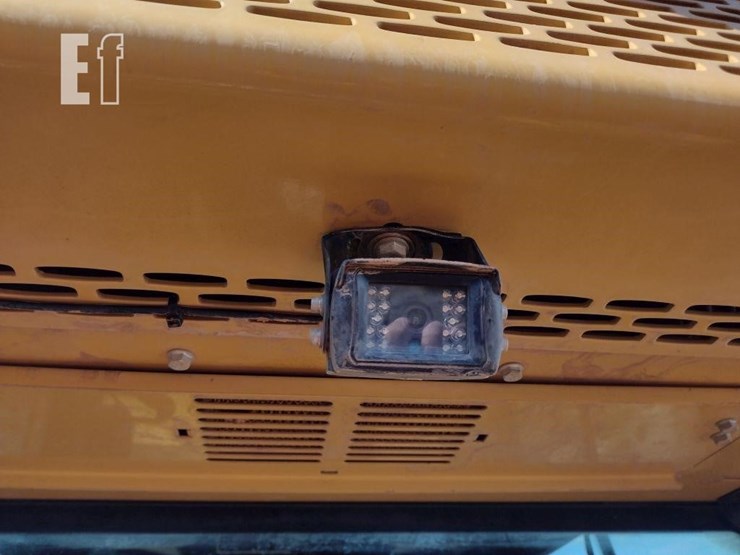 2021-deere-650k-lgp-image-45