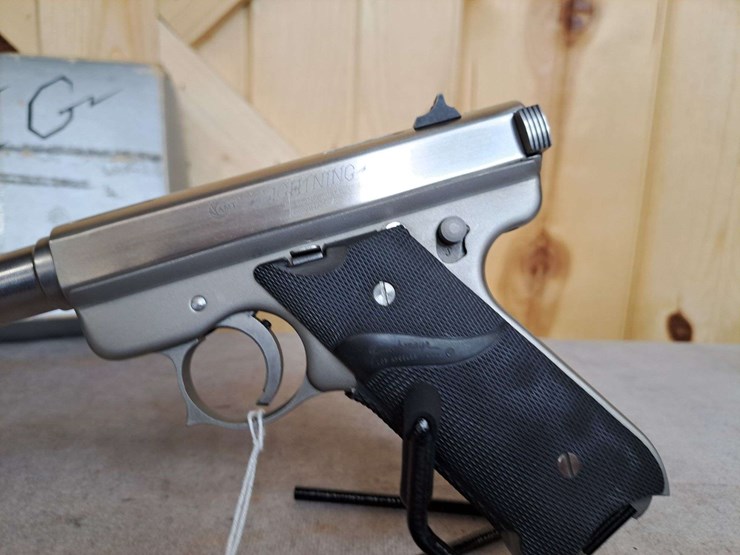 amt-.22-lr-semiauto-pistol-image-4