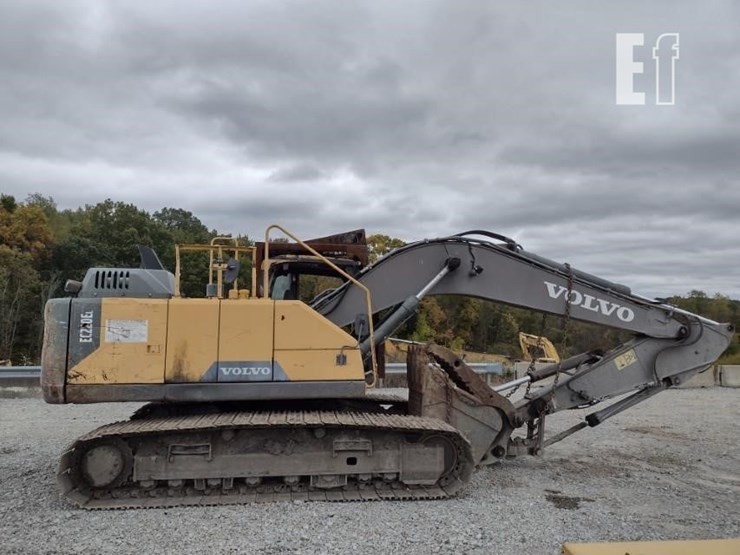 2015-volvo-ec220e-lr-image-3