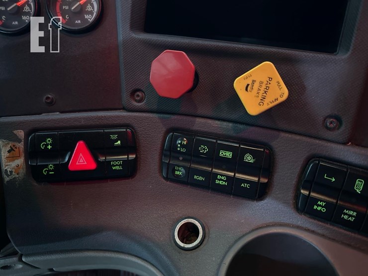 2014-freightliner-cascadia-125-image-21