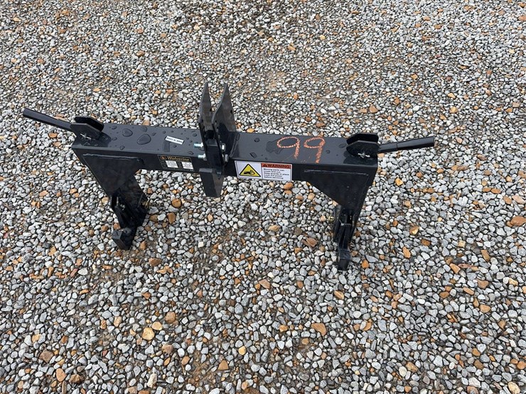 class-1-tractors-quick-hitch-image-1