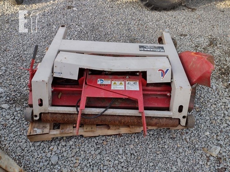 ventrac-3400l-lawn-mower-w/blade-&-broom-image-36