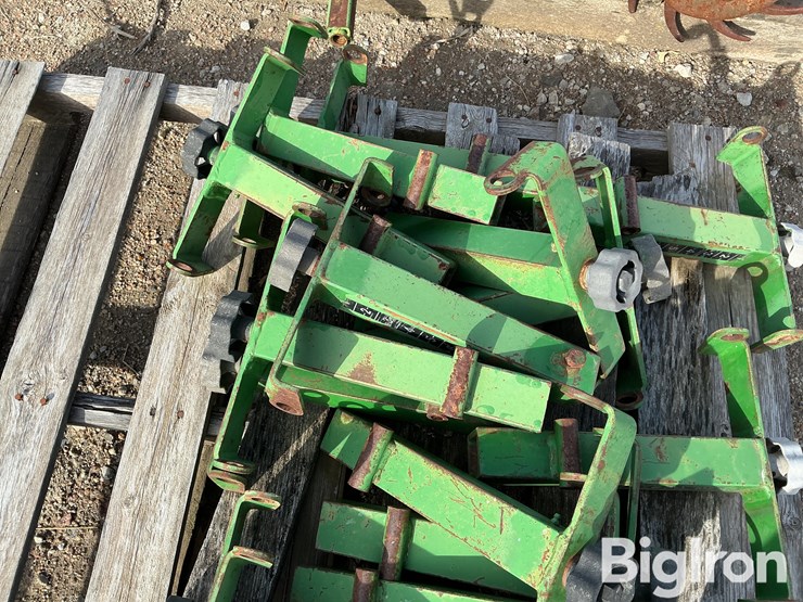 john-deere-max-emerge-planter-depth-adjust-brackets-image-11