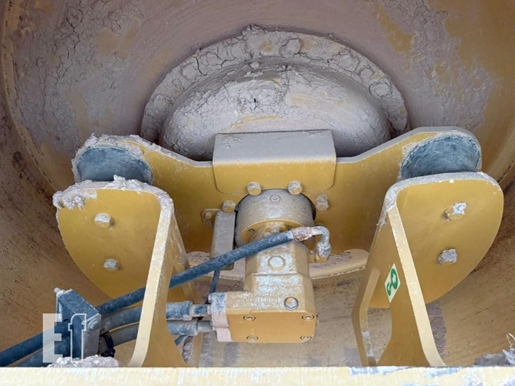 2013-caterpillar-cs56b-image-26