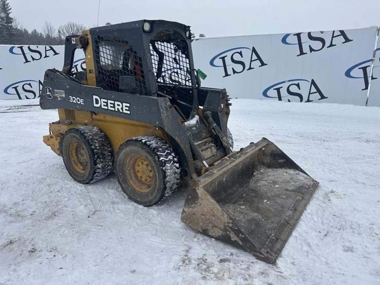 2017-deere-320e-image-7