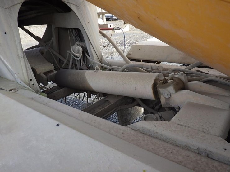 2001-peterbilt-357-image-27