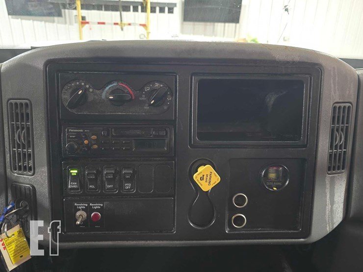 2007-international-7600-image-27