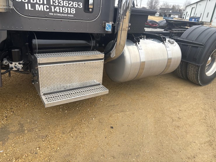 2006-peterbilt-379-image-19