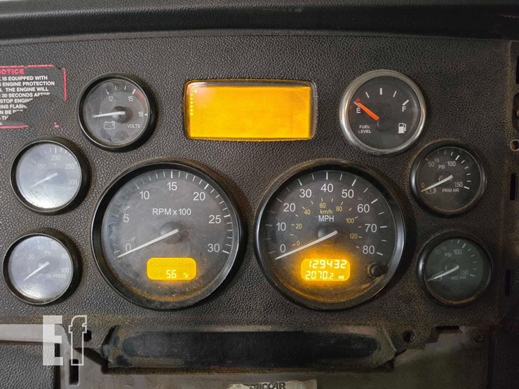 2013-peterbilt-365-image-22