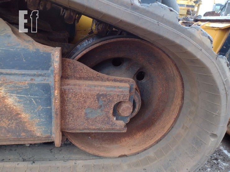 2021-deere-331g-image-32