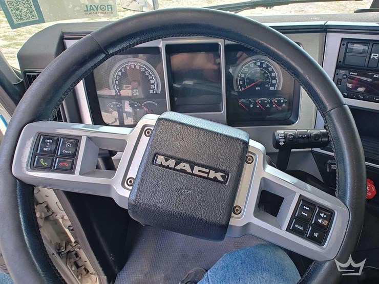 2022-mack-anthem-t/a-wet-kit-day-cab-truck-tractor-image-13