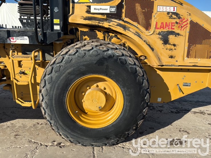 2016-caterpillar-cs54b-image-14