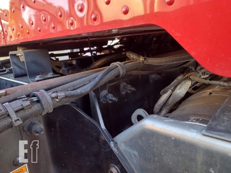 peterbilt-330-image-35