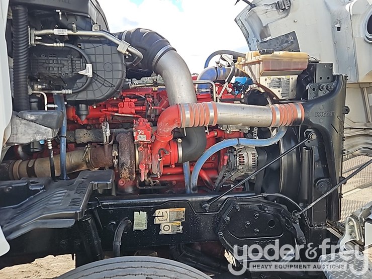 2020-peterbilt-567-image-26