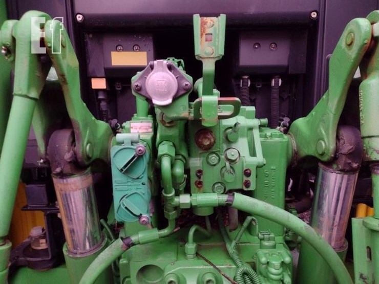 2010-john-deere-7130-image-23