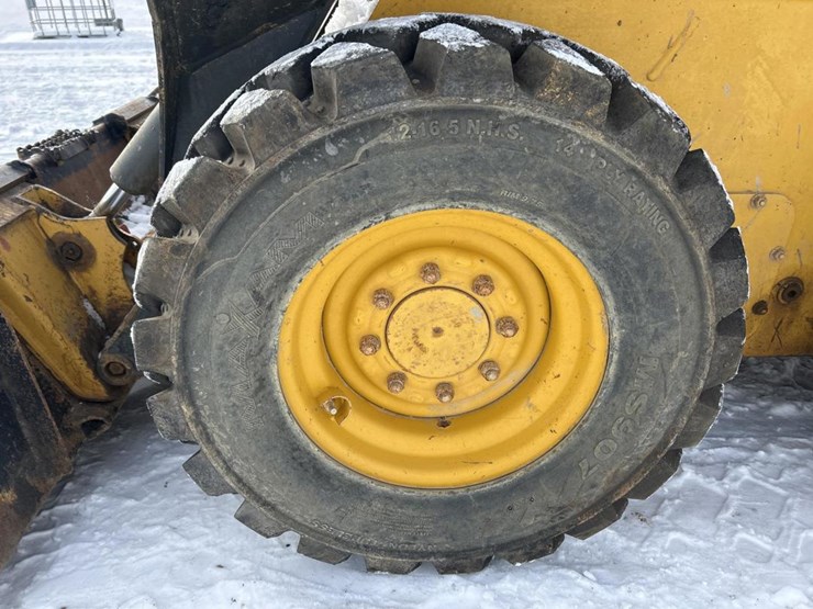 2017-deere-320e-image-47