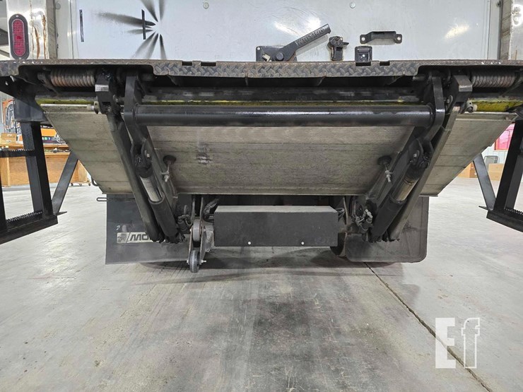 2015-hino-268-image-11