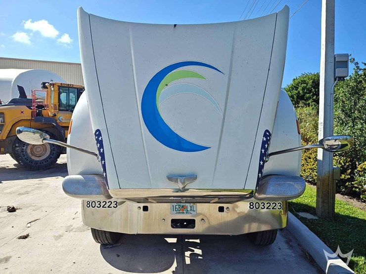 2023-peterbilt-567-image-31