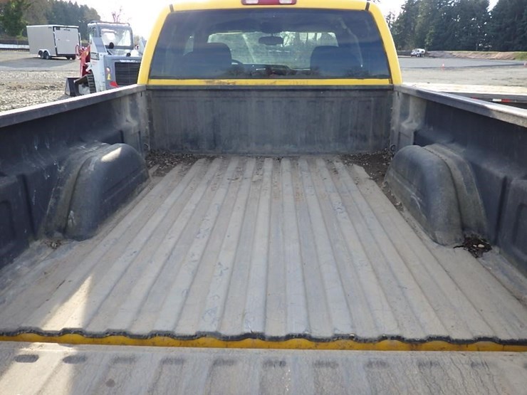 2004-chevrolet-2500-image-9