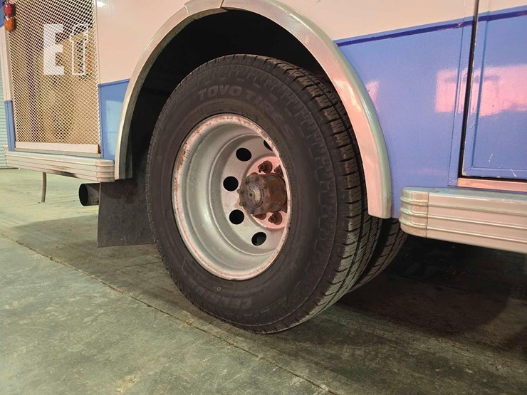 1996-ford-e350-image-28