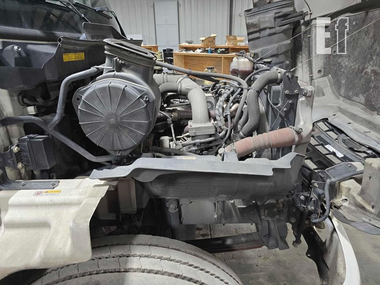 2015-hino-268-image-24