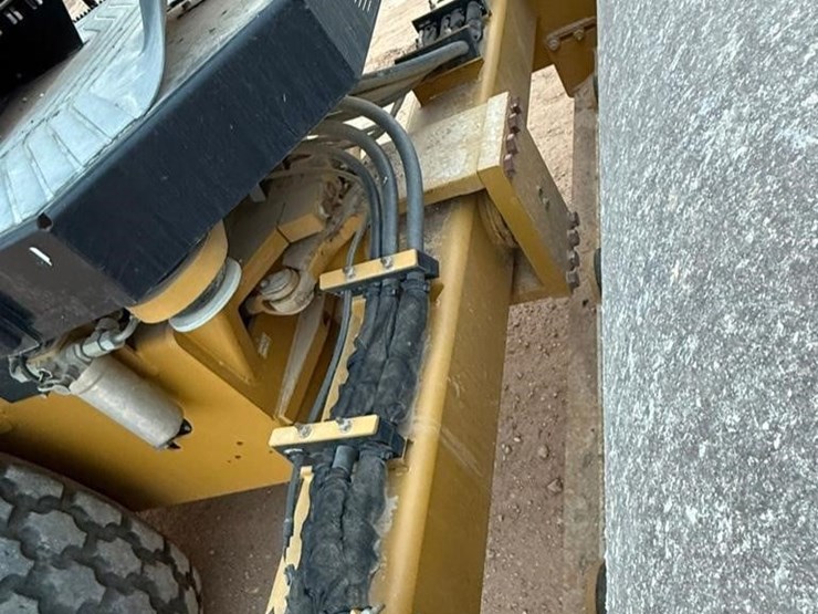 2013-caterpillar-cs56b-image-29