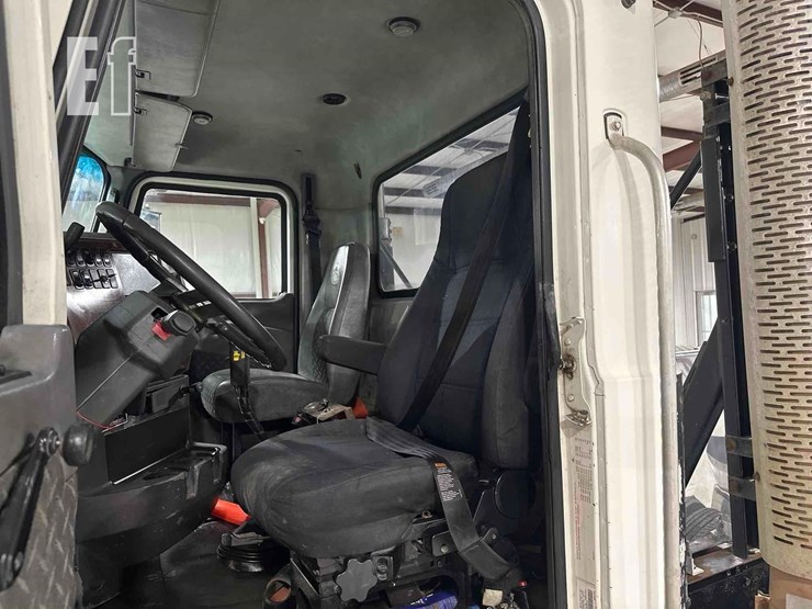 2009-mack-granite-gu713-image-14