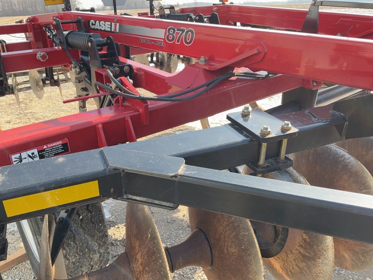 case-ih-870-ecolo-tiger-disc-ripper-image-45