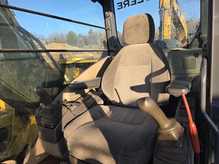 2012-deere-160d-lc-image-46