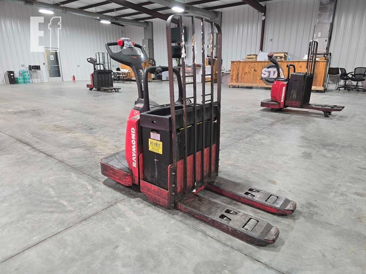 raymond-8400-image-2