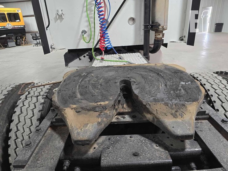 2005-international-9400-image-9