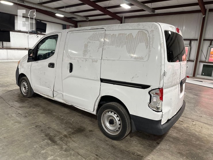 2016-nissan-nv200-image-3