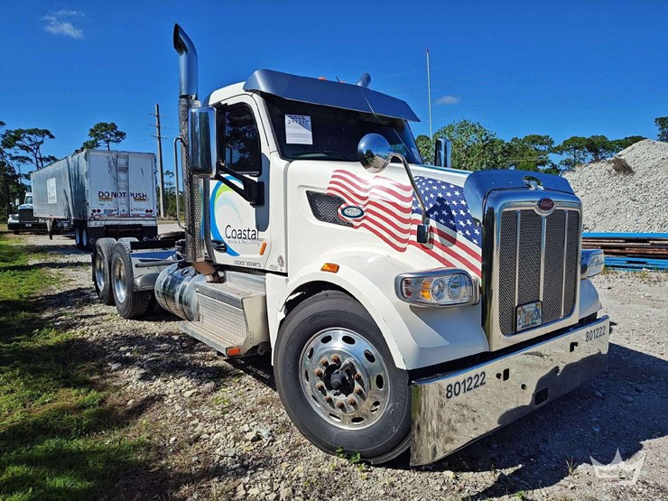 2022-peterbilt-567-image-2