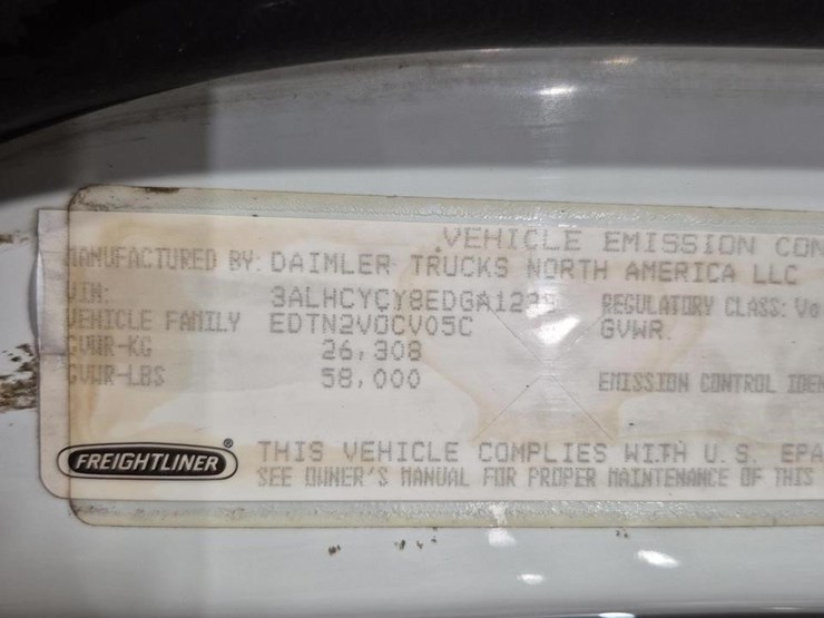 2014-freightliner-business-class-m2-106-image-31