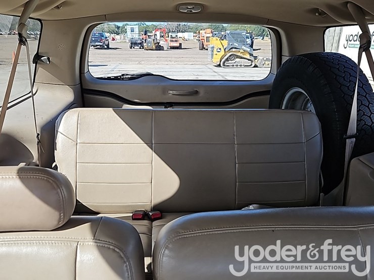 2004-ford-excursion-limited-image-19