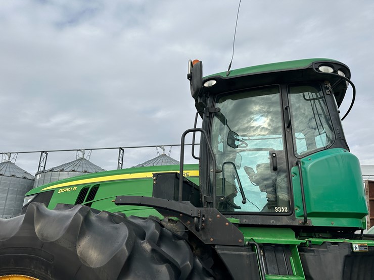 2013-john-deere-9560r-image-40