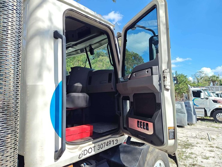 2022-mack-anthem-t/a-wet-kit-day-cab-truck-tractor-image-15