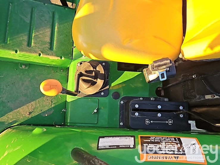 2024-john-deere-5075e-image-18