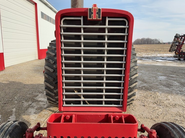 1970-ih-farmall-856-tractor-image-9