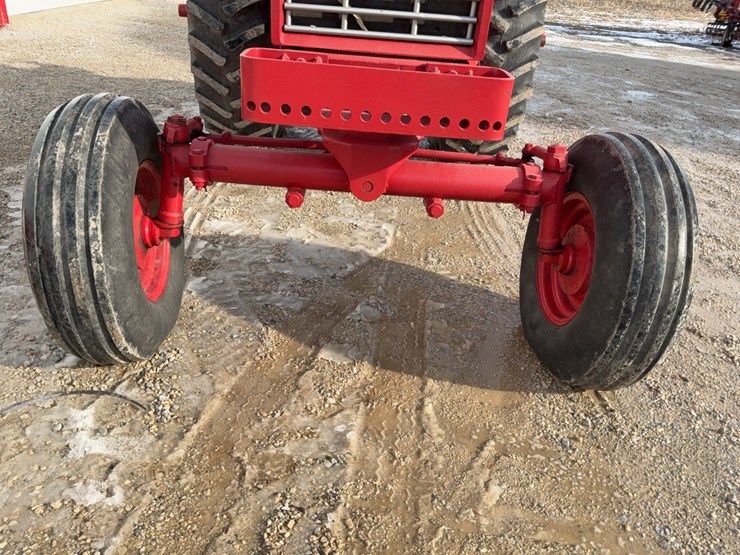 1970-ih-farmall-856-tractor-image-8