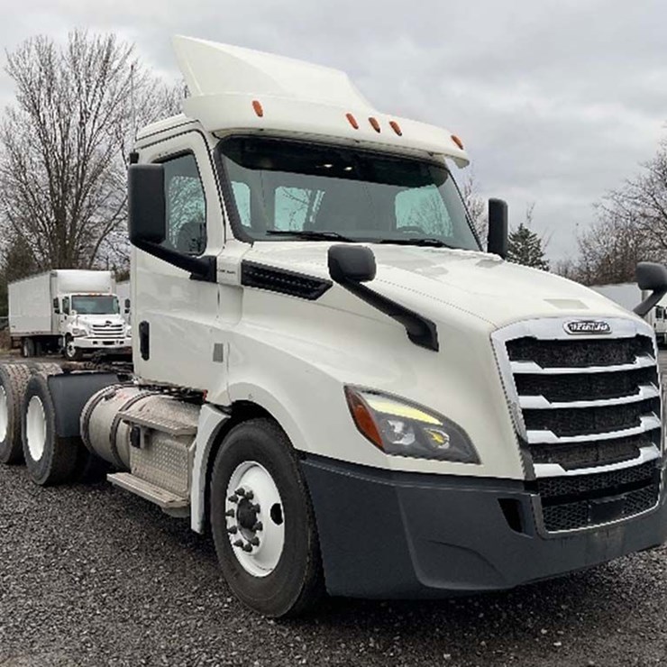 2018 FREIGHTLINER CASCADIA 126