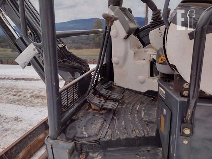 2016-deere-35g-image-11