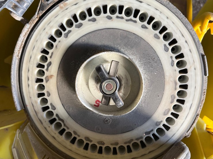 john-deere-max-emerge-planter-boxes-w/precision-planting-seed-units-image-20