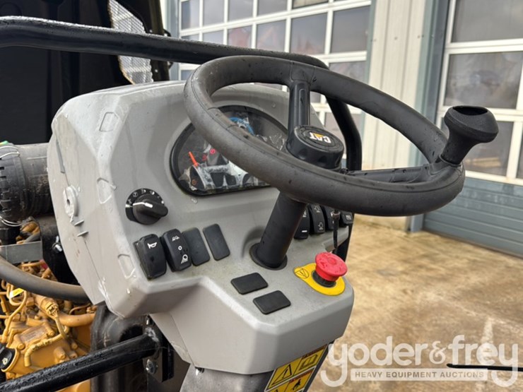 2024-caterpillar-cb2.7-image-26