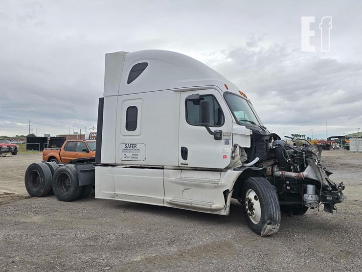 2016-freightliner-cascadia-125-image-2