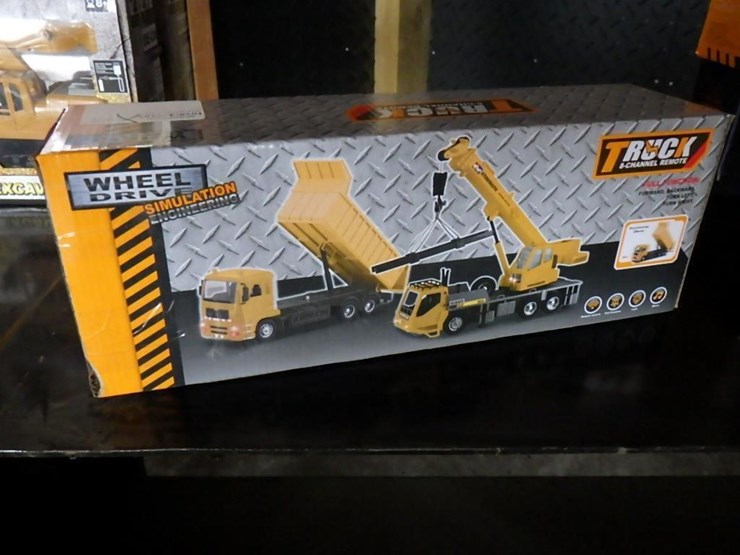 sklp-mixer-truck-toy-image-2