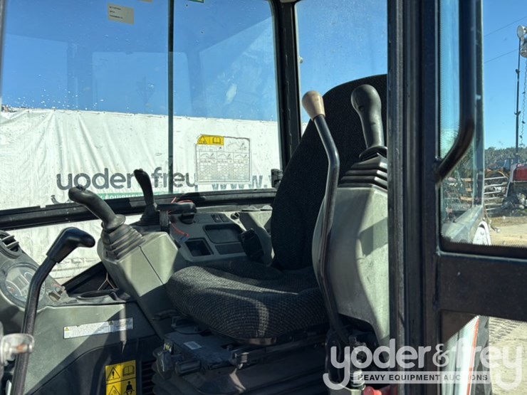 2020-bobcat-e26-image-31