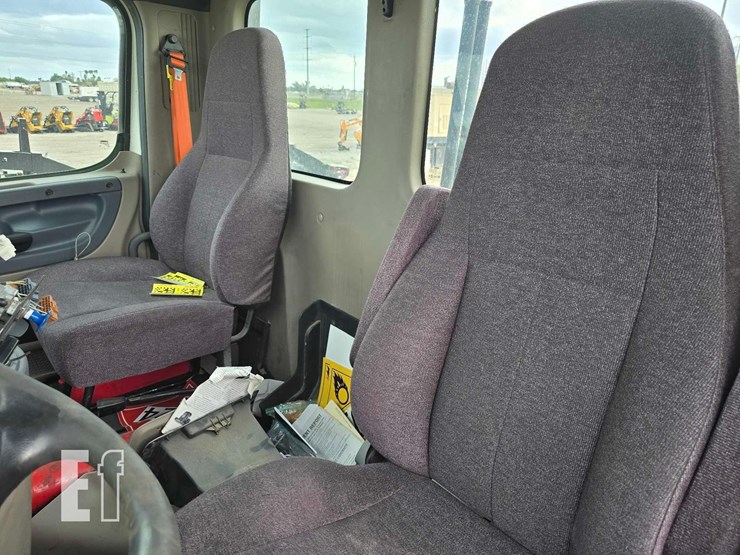 2018-freightliner-cascadia-113-image-19